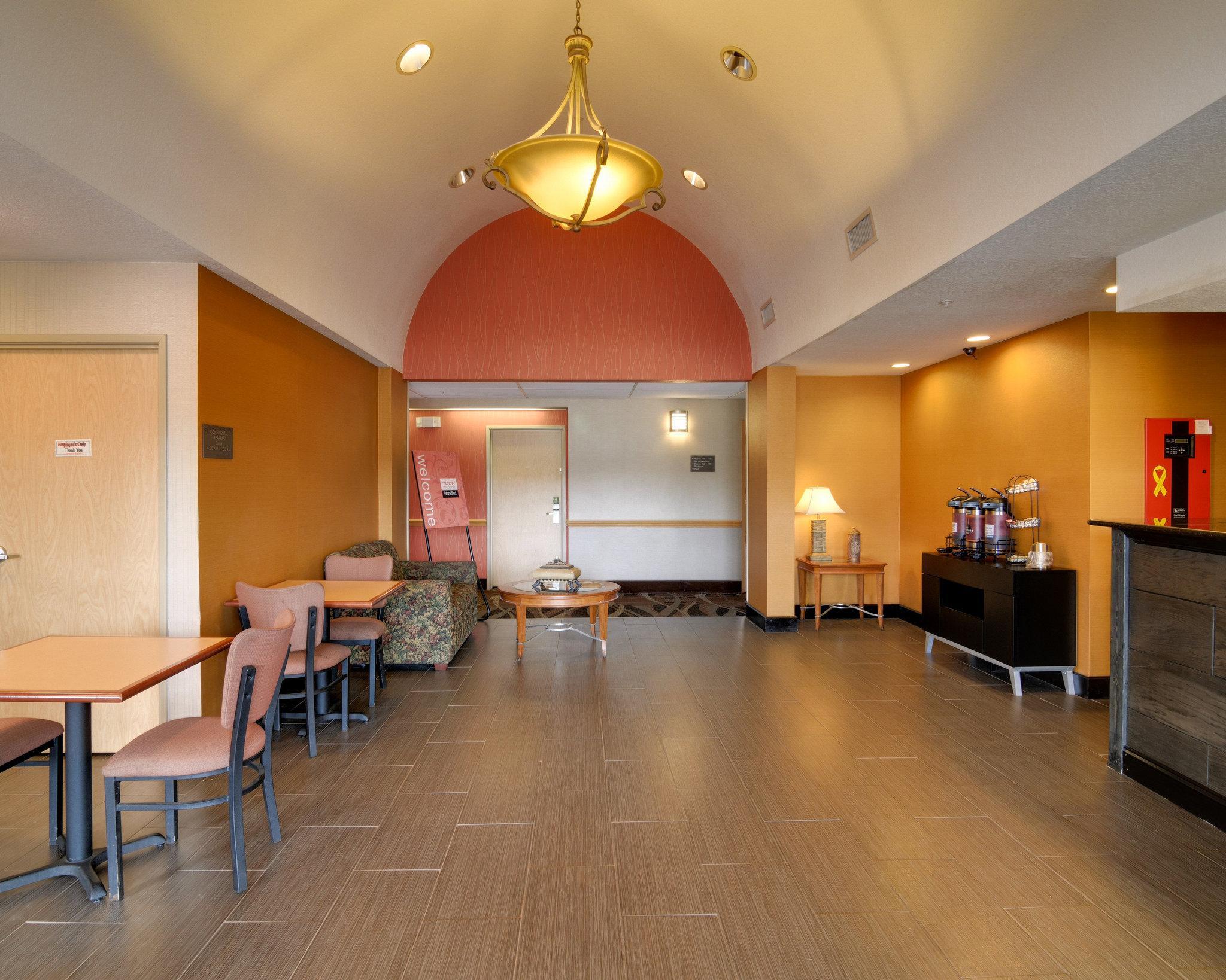 Quality Inn & Suites Malvern Экстерьер фото